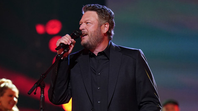 See how Blake Shelton uses AI in his new music video
