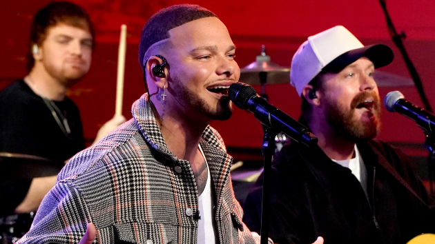 Kane Brown slips into the drivers seat with his latest #1