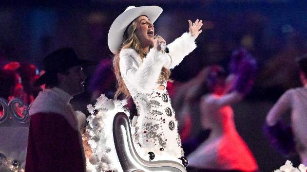 Check out Lainey Wilson’s Christmas Day Netflix performance