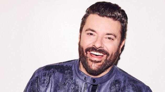 Chris Young sings on ‘Live with Kelly & Mark,’ says first holiday tour was ‘magical’