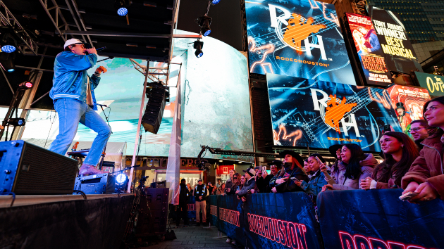 Russell Dickerson orchestrates a Times Square takeover with RodeoHouston