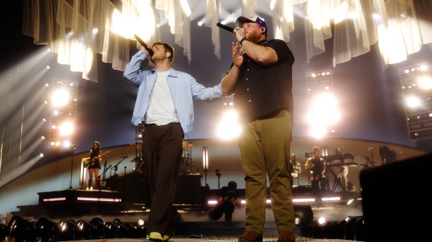 Luke Combs is an extra-‘Ordinary’ guest at pop star’s tour opener